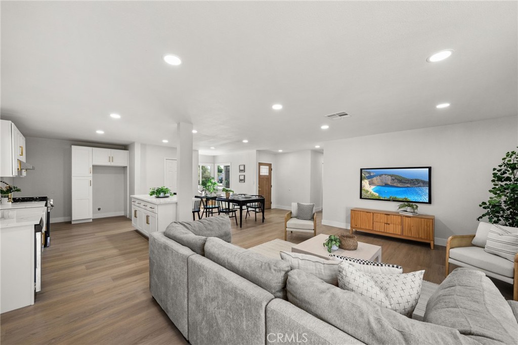 9642 Surrey Avenue Montclair, CA 91763 - Photo 7 of 41