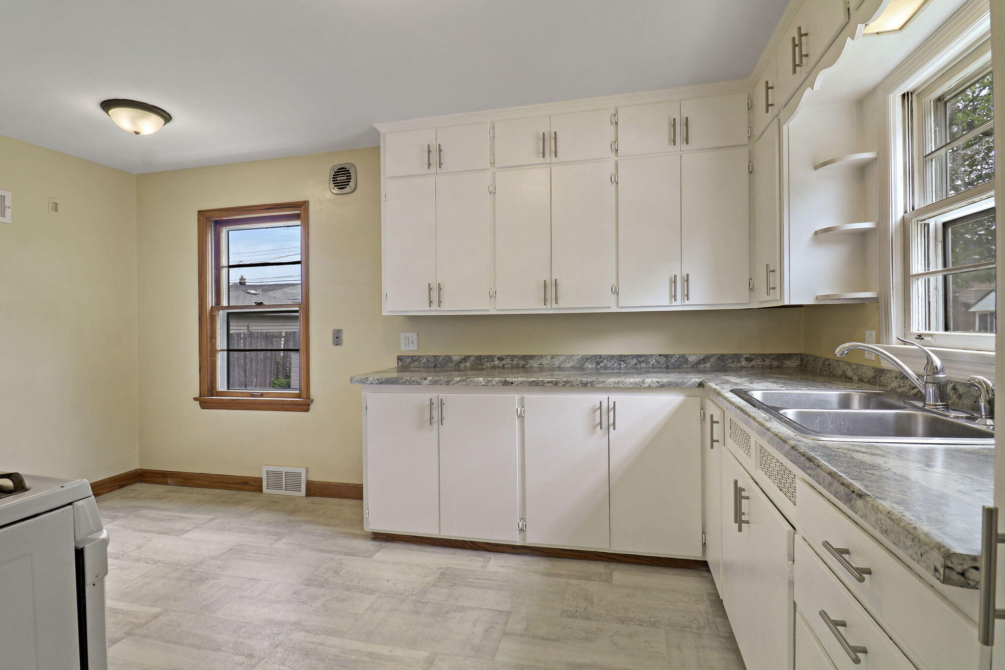 5237 35th Avenue Kenosha, WI 53144 - Photo 5 of 22 6-web-or-mls-5237 35th Ave, Kenosha, WI