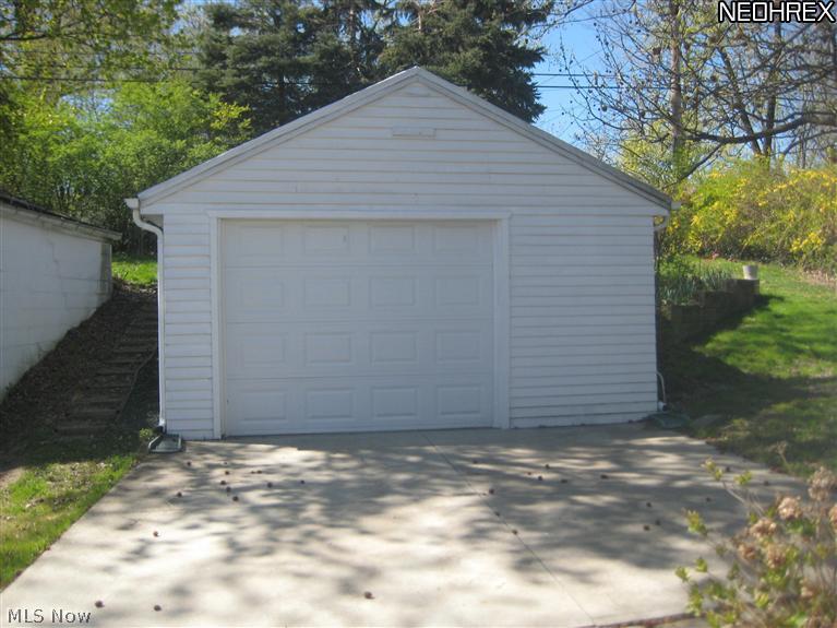 1536 Maplegrove Road South Euclid, OH 44121 - Photo 5 of 6