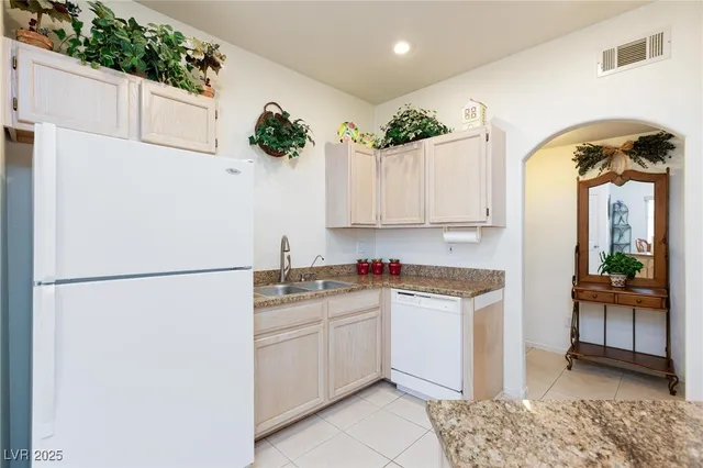 $250,000 | 6480 Annie Oakley Drive, Unit 511, Las Vegas, NV 89120