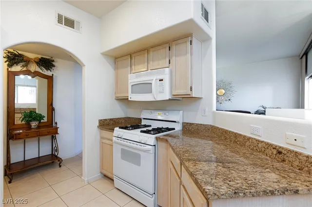 $250,000 | 6480 Annie Oakley Drive, Unit 511, Las Vegas, NV 89120