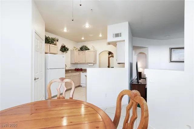 $250,000 | 6480 Annie Oakley Drive, Unit 511, Las Vegas, NV 89120