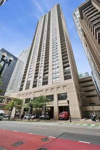 $365,000 | 200 North Dearborn Street, Unit 2402, Chicago, IL 60601
