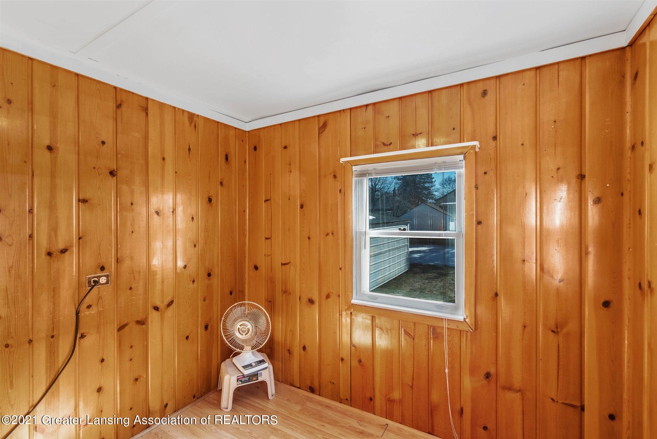 628 East Cavanaugh Road Lansing, MI 48910 - Photo 21 of 35 21-628 E Cavanaugh Rd-WindowStill-Real-E