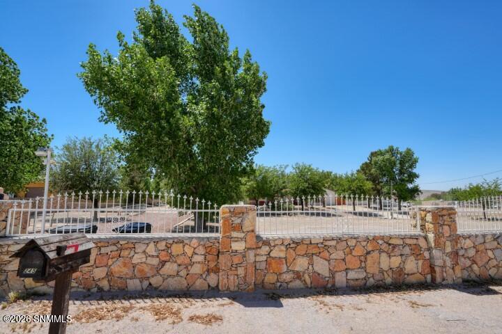 245 Hurt Road Las Cruces, NM 88007 - Photo 3 of 84 03 (Small)