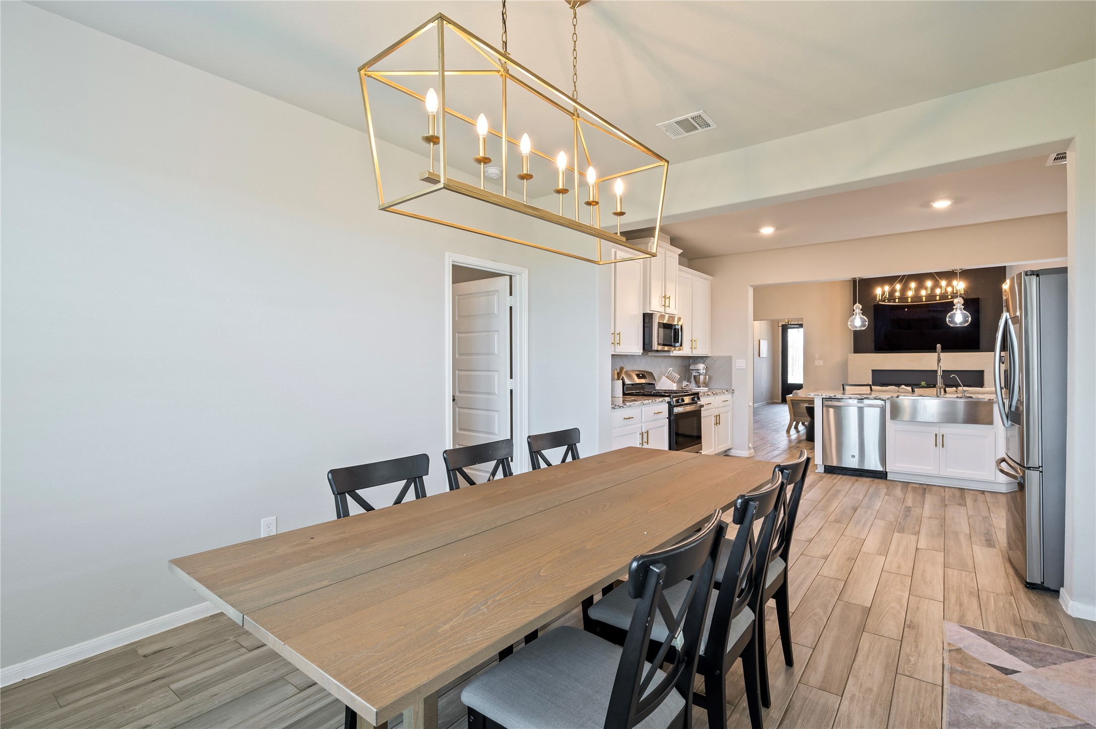 7802 Bellwick Court Pasadena, TX 77505 - Photo 19 of 37 a view of a dining room with furniture