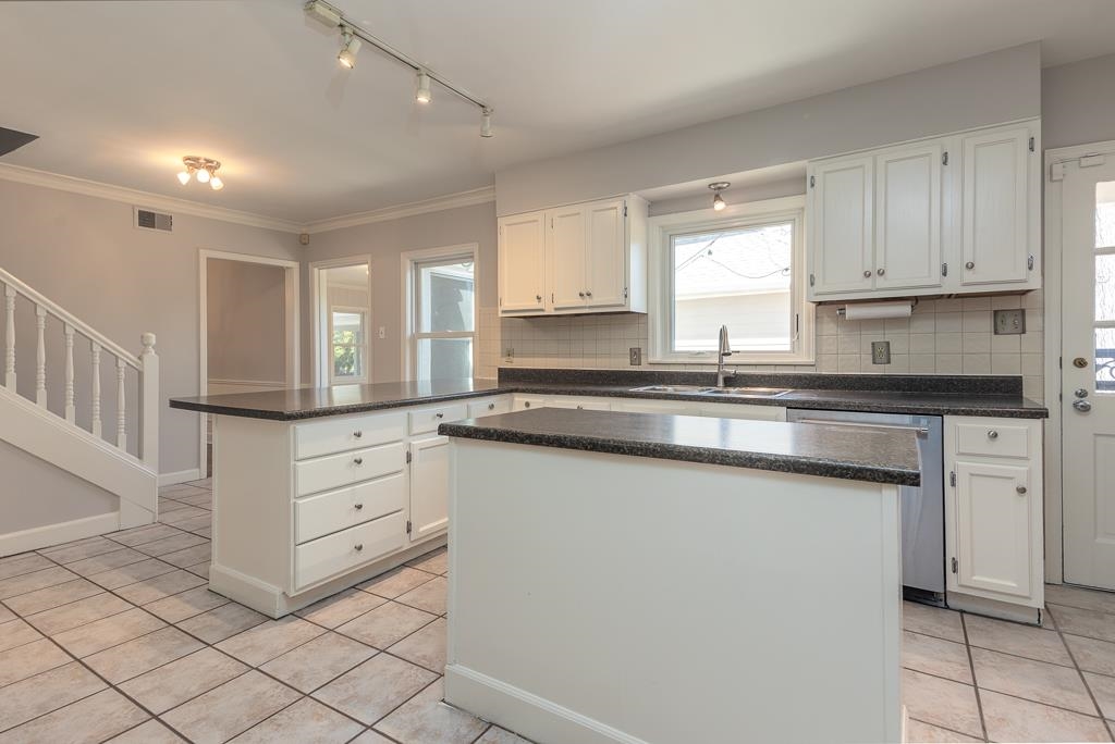 500 Colonial Road Memphis, TN 38117 - Photo 13 of 35 a kitchen with granite countertop a sink and cabinets