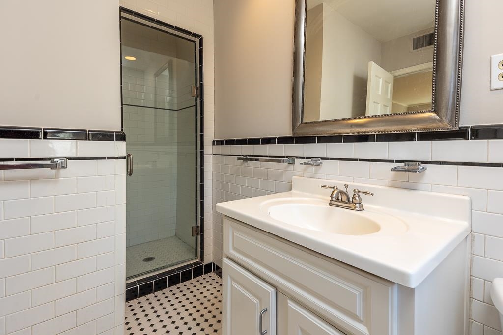 500 Colonial Road Memphis, TN 38117 - Photo 22 of 35