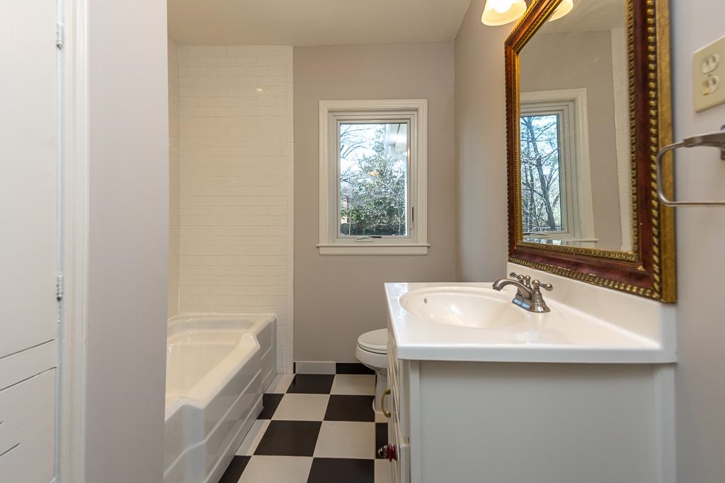 500 Colonial Road Memphis, TN 38117 - Photo 25 of 35