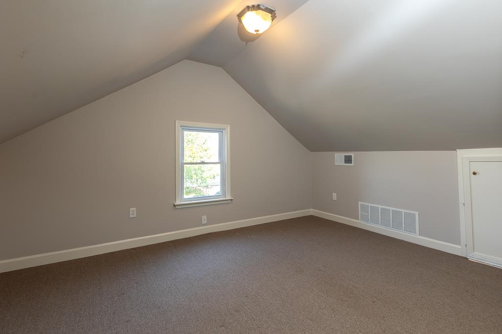 500 Colonial Road Memphis, TN 38117 - Photo 31 of 35 an empty room with windows