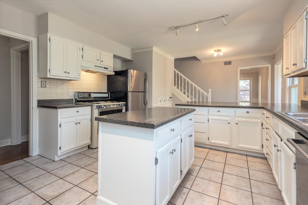 500 Colonial Road Memphis, TN 38117 - Photo 10 of 35 a kitchen with white cabinets appliances and a sink