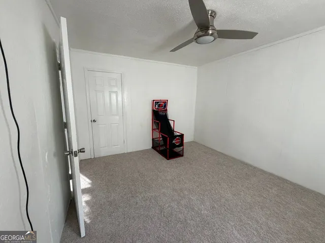 a view of empty room with ceiling fan