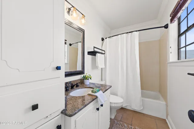 $205,000 | 305 Halcott Drive, Unit 122, Lafayette, LA 70503