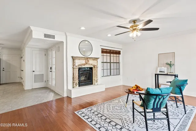 $205,000 | 305 Halcott Drive, Unit 122, Lafayette, LA 70503