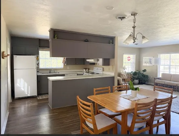 $2,000 | 305 Southeast 10th Avenue, Ocala, FL 34471