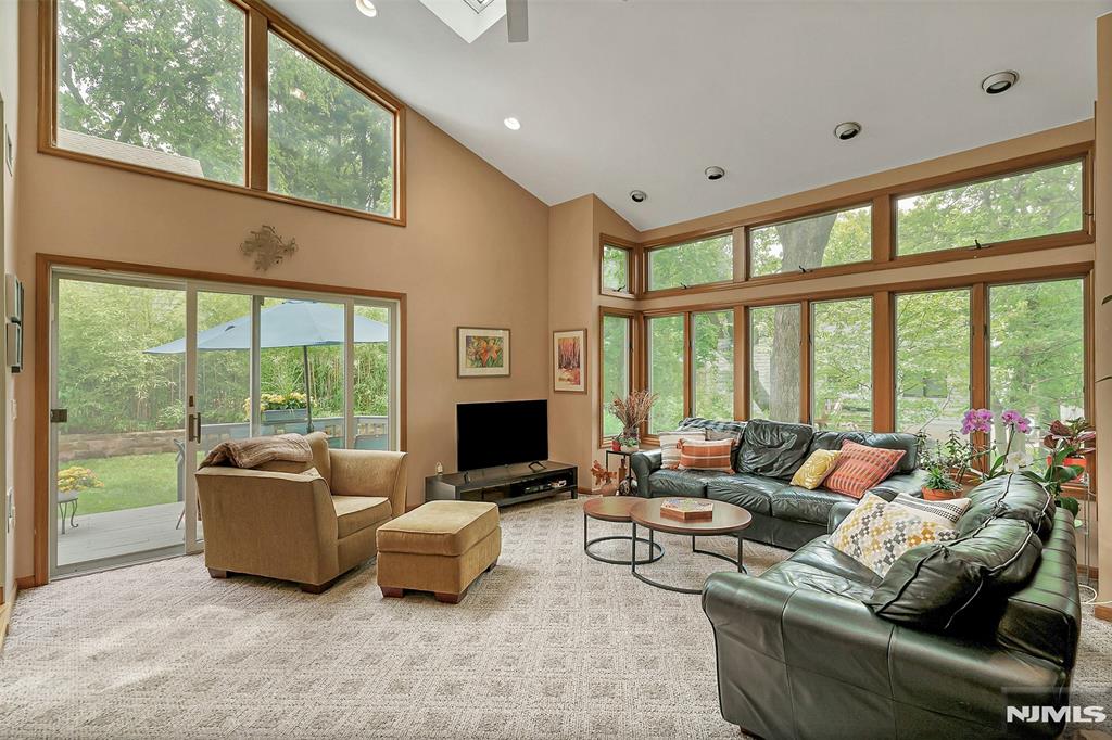 616 Rutland Avenue Teaneck, NJ 07666 - Photo 15 of 39