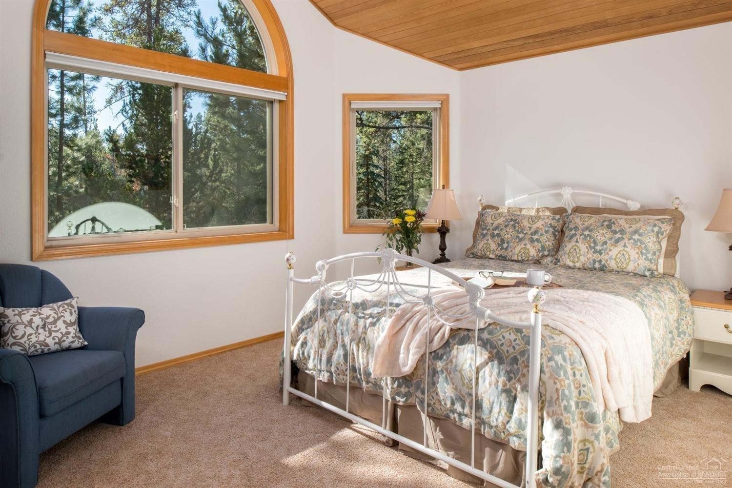 4 Bittern Lane Sunriver, OR 97707 - Photo 10 of 20 Resort style guest bedroom on the main l