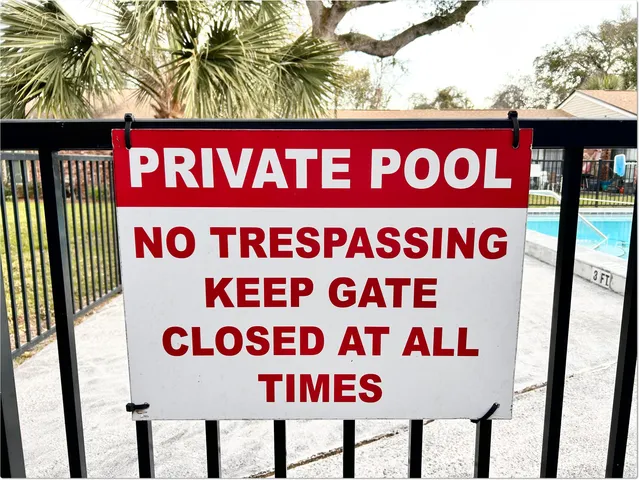 a sign that is on a wall of a building