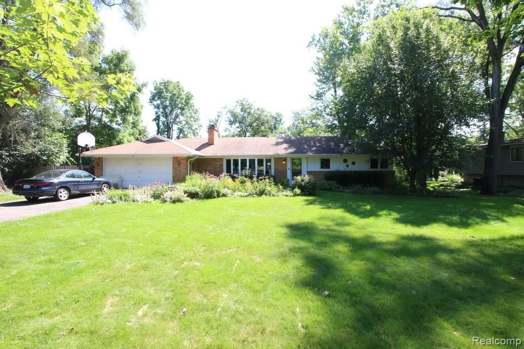 26432 Springland Street Farmington, MI 48334 - Photo 1 of 34