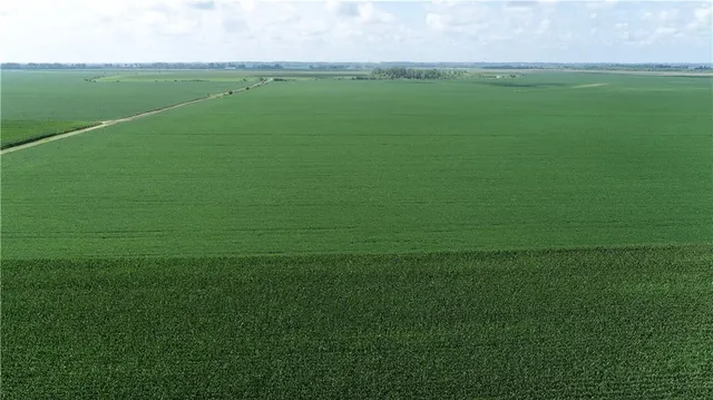 $3,513,120 | 1 North Of Cranberry Bend Road, Malta Bend, MO 65339