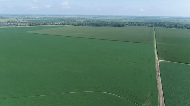 $3,513,120 | 1 North Of Cranberry Bend Road, Malta Bend, MO 65339