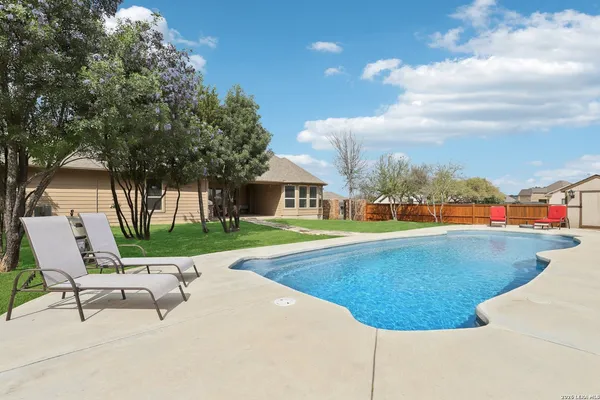 $710,000 | 117 Texas, Castroville, TX 78009