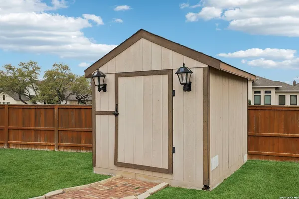 $710,000 | 117 Texas, Castroville, TX 78009