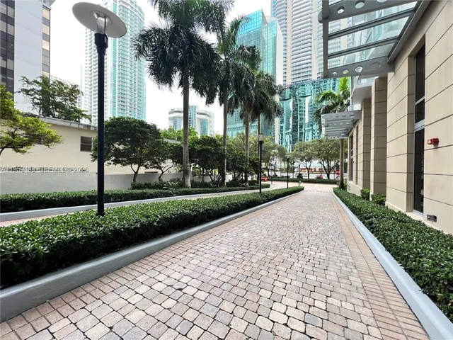 $3,000 | 1060 Brickell Avenue, Unit 2513, Miami, FL 33131