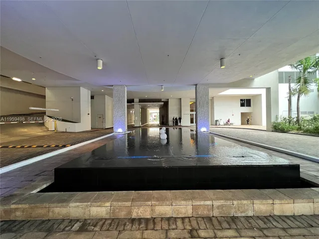 $3,000 | 1060 Brickell Avenue, Unit 2513, Miami, FL 33131