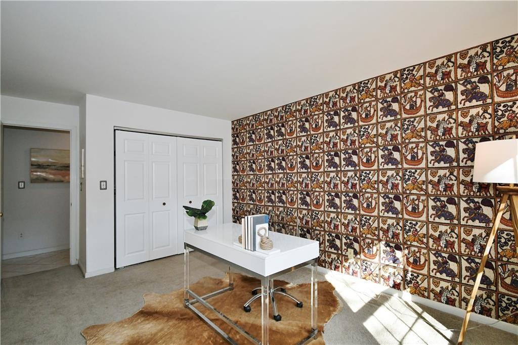 425 North Neville Street, Unit 204 Pittsburgh, PA 15213 - Photo 25 of 38 a workspace with furniture and window