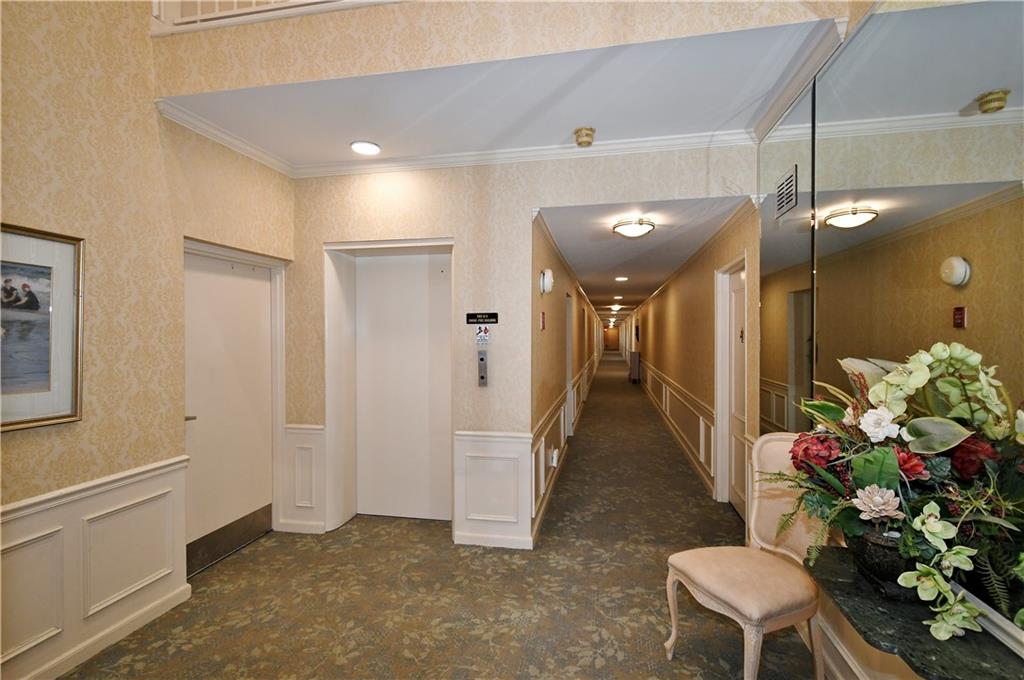 425 North Neville Street, Unit 204 Pittsburgh, PA 15213 - Photo 34 of 38 a view of entryway with livingroom and hallway