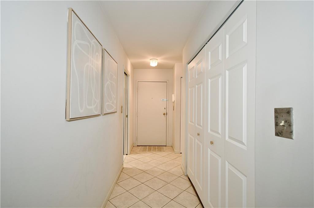 425 North Neville Street, Unit 204 Pittsburgh, PA 15213 - Photo 5 of 38 a view of a hallway