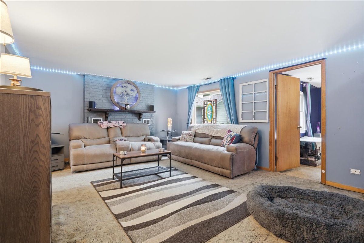28616 West Benjamin Avenue Spring Grove, IL 60081 - Photo 5 of 22