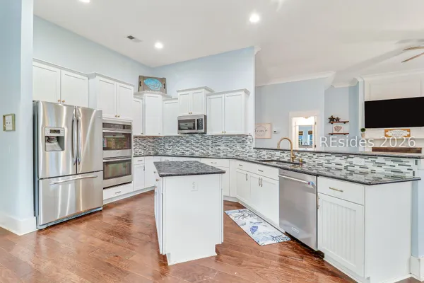 $1,160,000 | 12 Dove Tree Lane, Bluffton, SC 29910