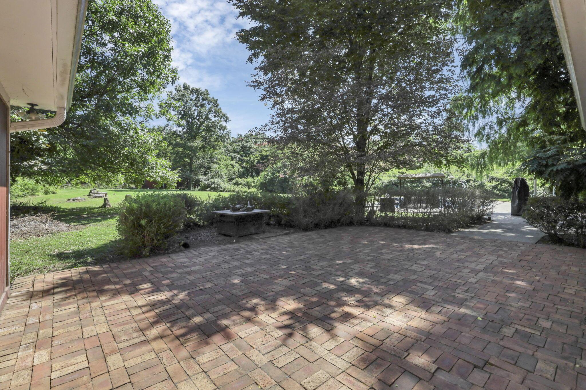 7255 Ridge Road Zanesville, OH 43701 - Photo 71 of 91 Back patio