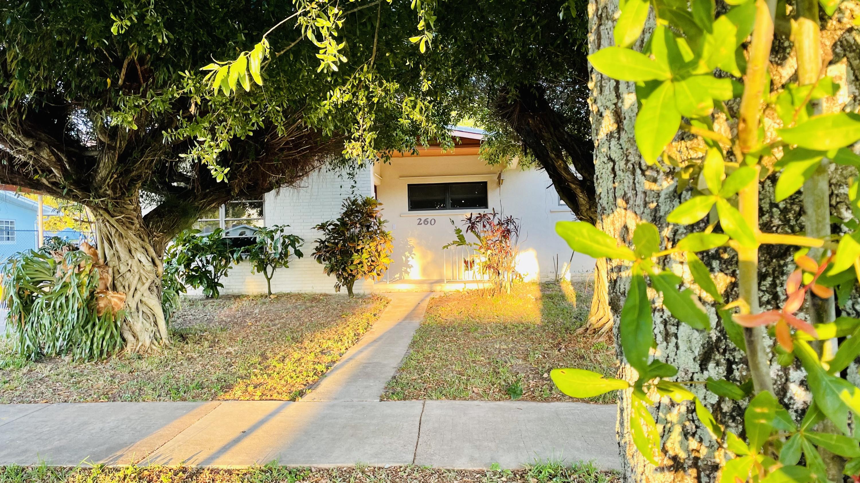 260 Davis Road Palm Springs, FL 33461 - Photo 1 of 14 Front