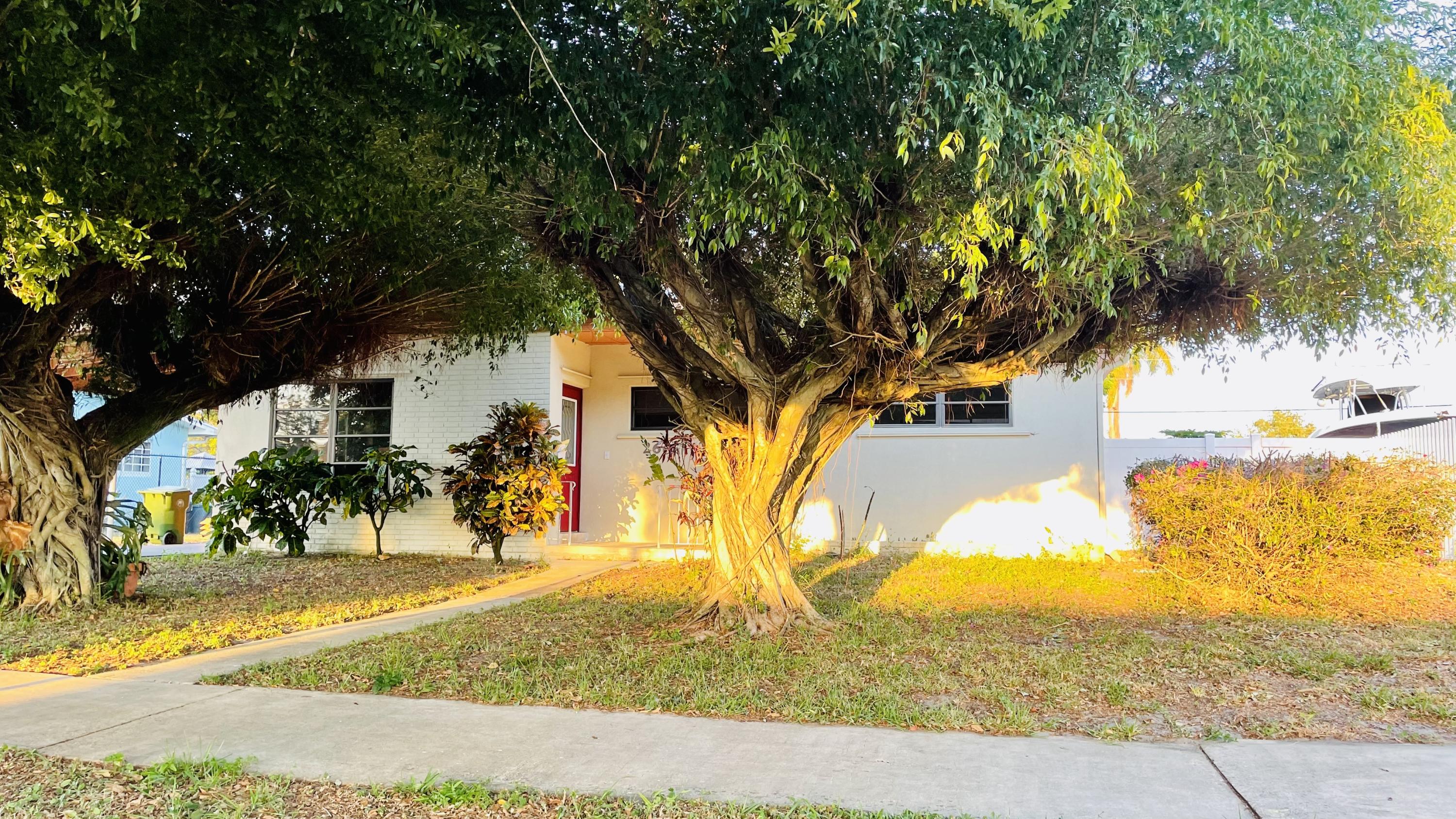 260 Davis Road Palm Springs, FL 33461 - Photo 2 of 14 IMG_0509