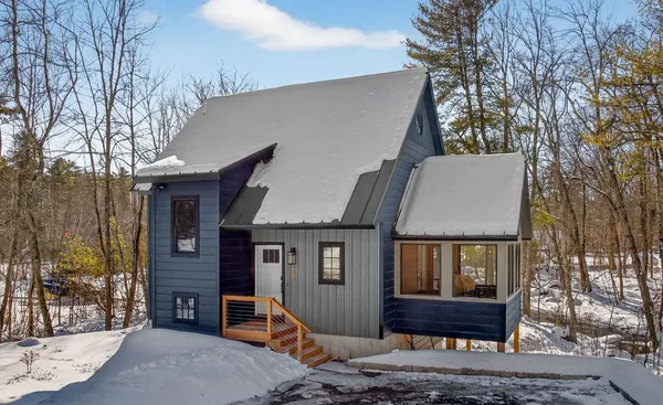 $1,095,000 | 86 Gov Wentworth Highway, Mirror Lake, NH 03853