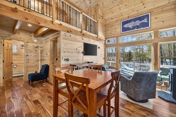 $1,095,000 | 86 Gov Wentworth Highway, Mirror Lake, NH 03853
