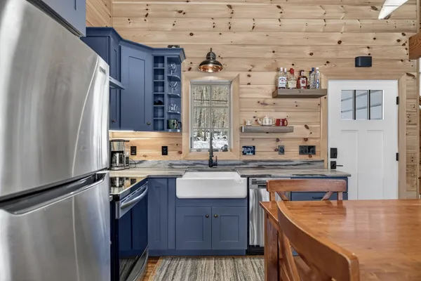 $1,095,000 | 86 Gov Wentworth Highway, Mirror Lake, NH 03853