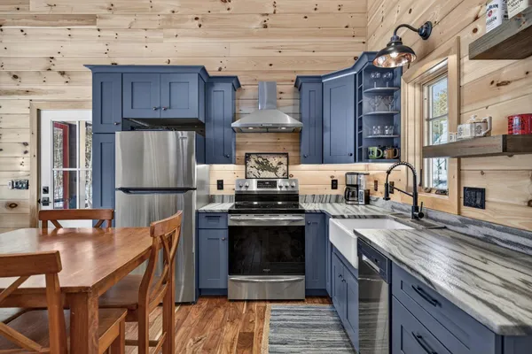 $1,095,000 | 86 Gov Wentworth Highway, Mirror Lake, NH 03853