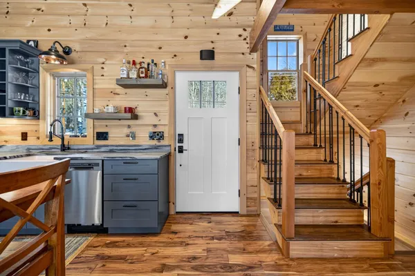 $1,095,000 | 86 Gov Wentworth Highway, Mirror Lake, NH 03853