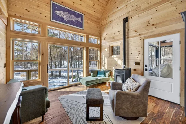 $1,095,000 | 86 Gov Wentworth Highway, Mirror Lake, NH 03853