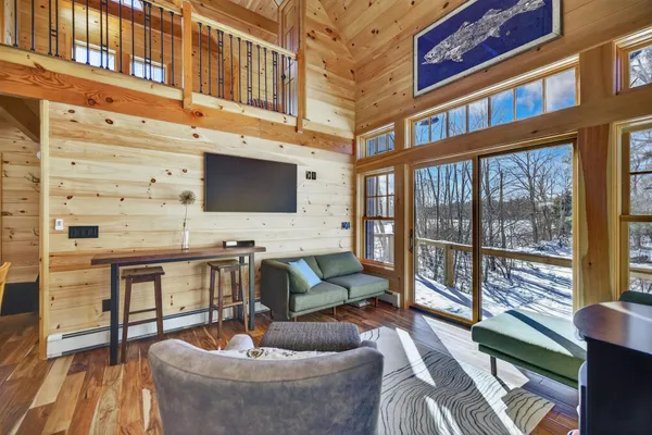 $1,095,000 | 86 Gov Wentworth Highway, Mirror Lake, NH 03853