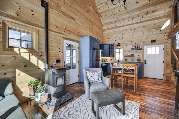 $1,095,000 | 86 Gov Wentworth Highway, Mirror Lake, NH 03853
