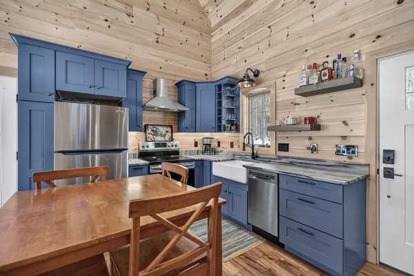 $1,095,000 | 86 Gov Wentworth Highway, Mirror Lake, NH 03853