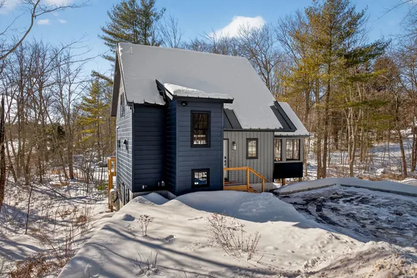 $1,095,000 | 86 Gov Wentworth Highway, Mirror Lake, NH 03853