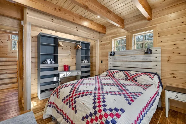 $1,095,000 | 86 Gov Wentworth Highway, Mirror Lake, NH 03853