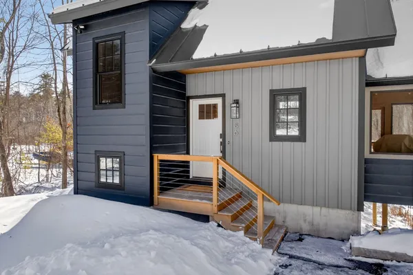 $1,095,000 | 86 Gov Wentworth Highway, Mirror Lake, NH 03853