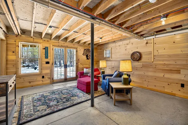 $1,095,000 | 86 Gov Wentworth Highway, Mirror Lake, NH 03853